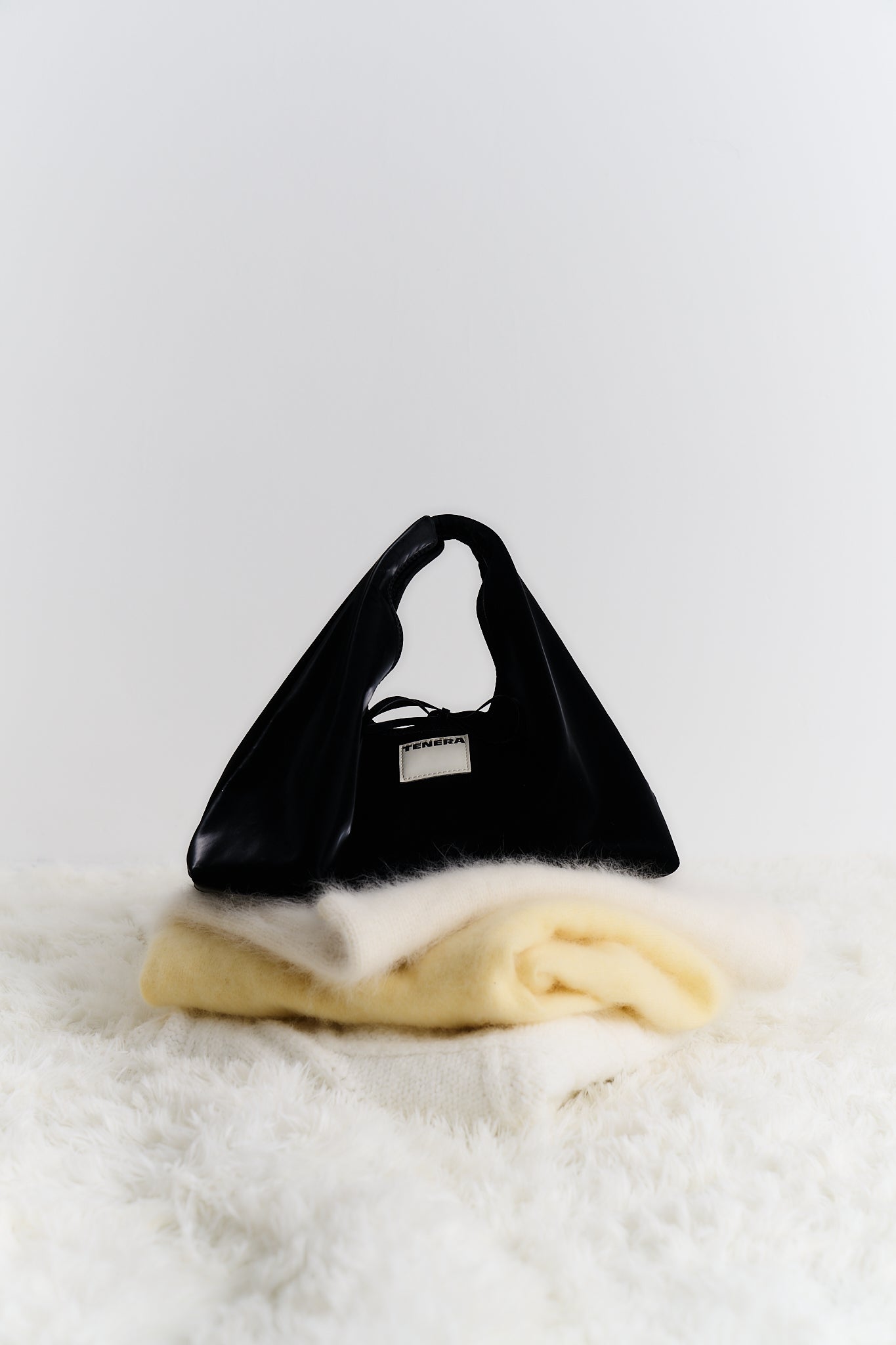 (ブラックベルベット)クラシックホーボーバッグ - TENERA ベルベットコレクション