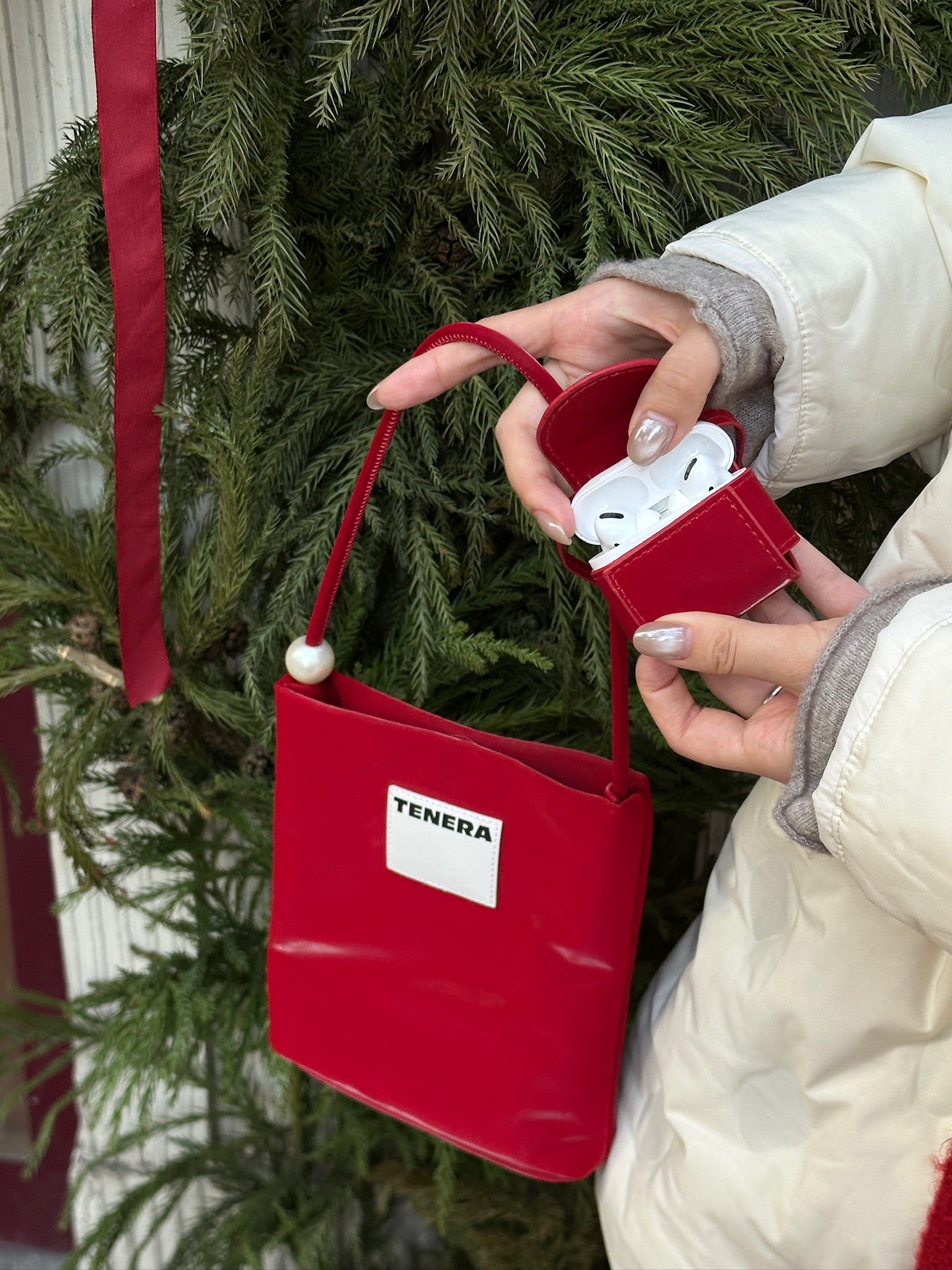 （ベルベットレッド）ベルベット パール イヤホンポーチ TENERA アクセサリーコレクション