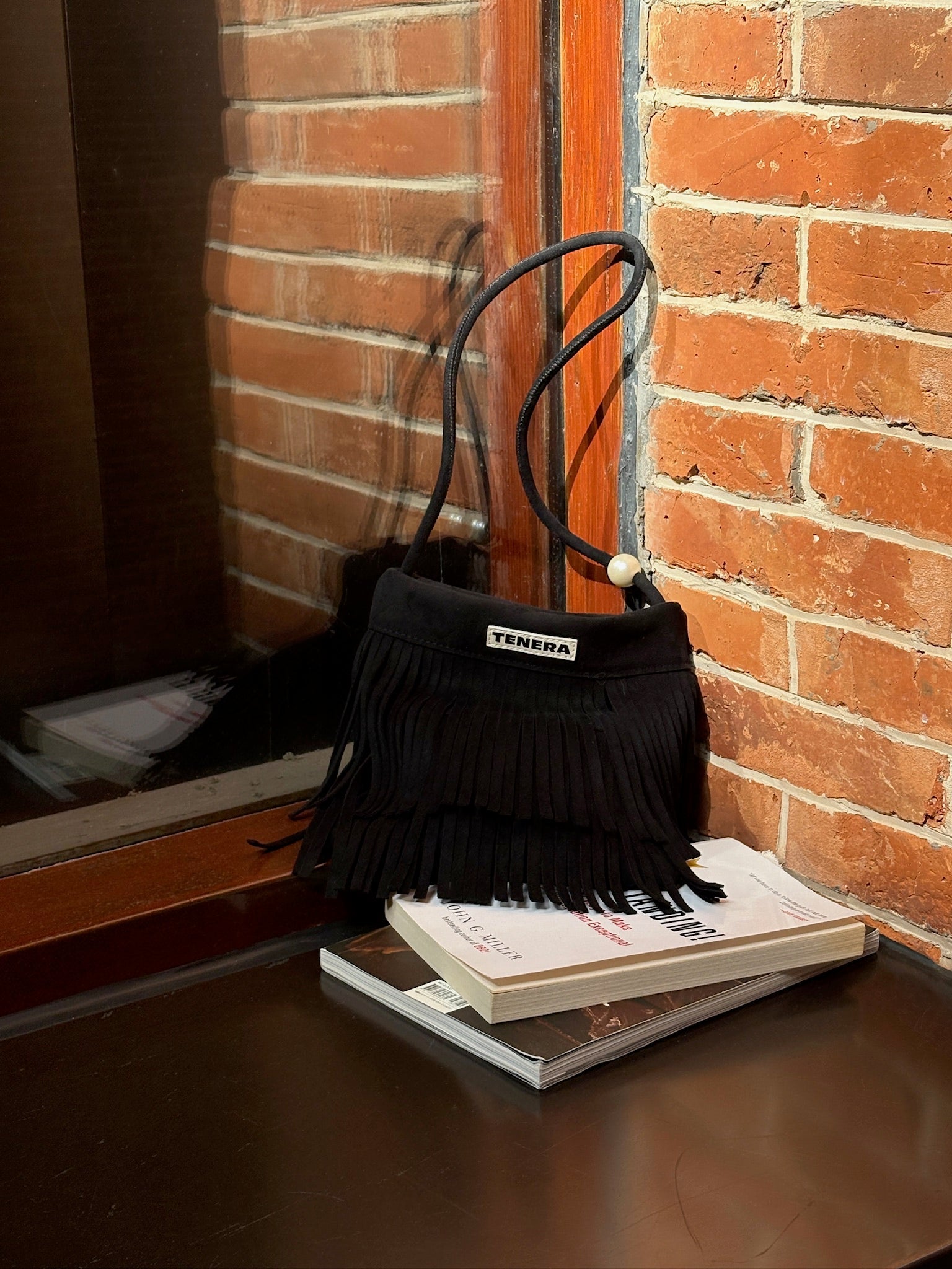 (ブラック)ミニ スエード パール バケット フラング付き - TENERA ボヘミアン コレクション