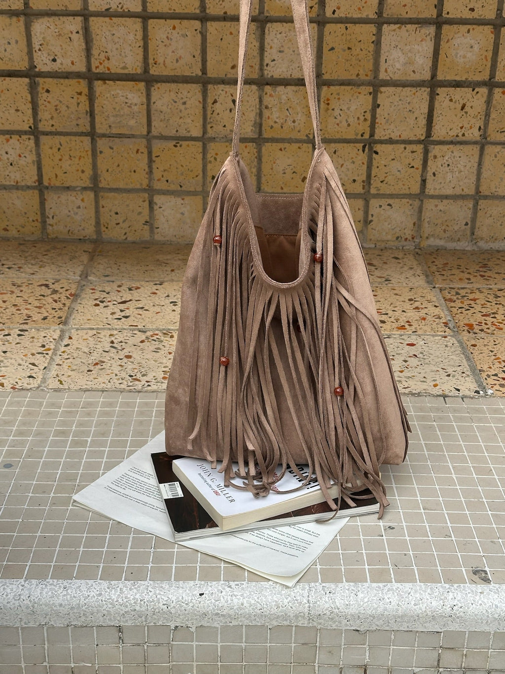 (クレイ)ラージ スエード フリンジ ビーズ バケットバッグ - TENERA ボヘミアンコレクション