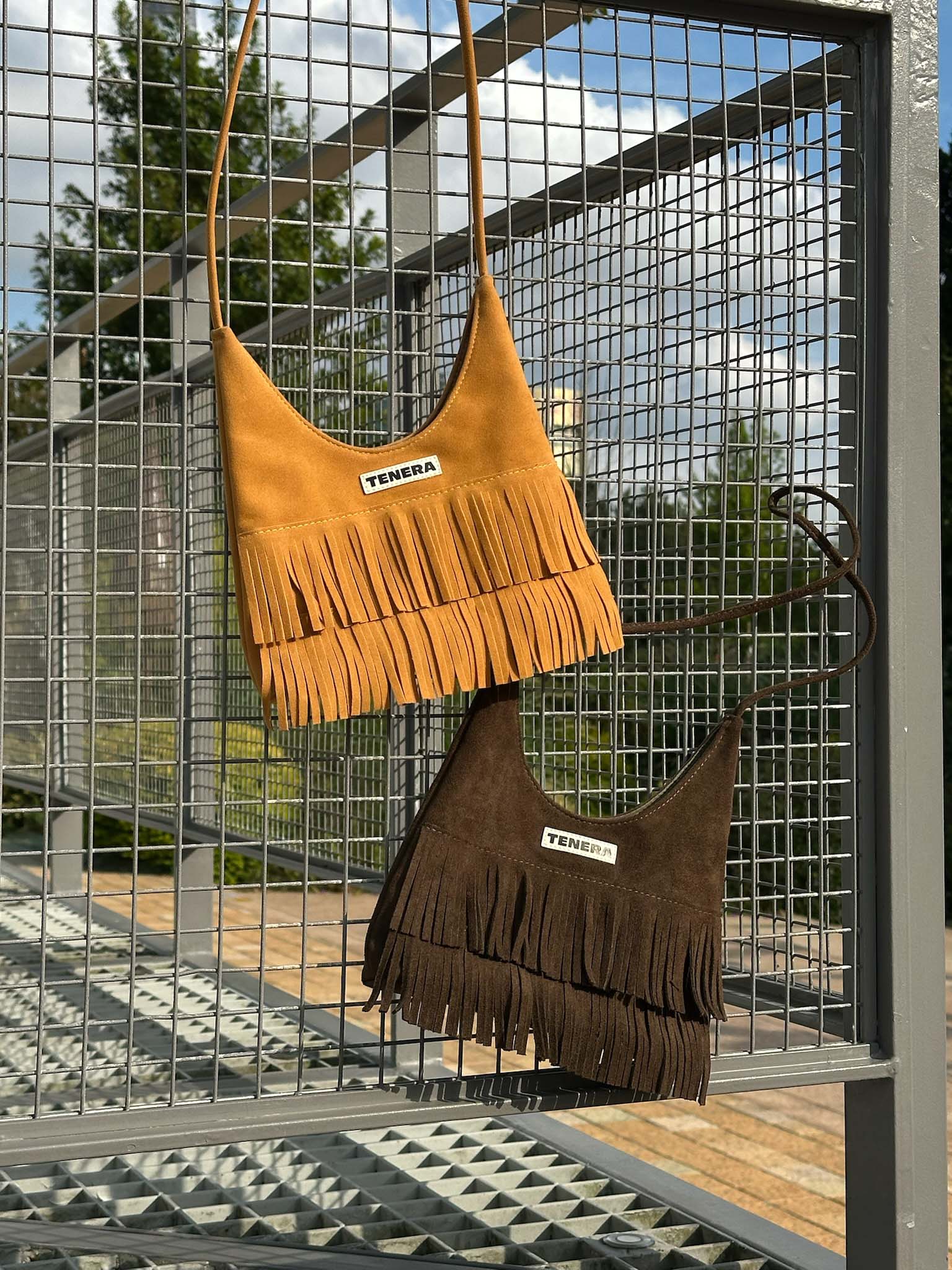 (キャラメルブラウン)スエードフリンジ バゲットバッグ - TENERA ボヘミアンコレクション