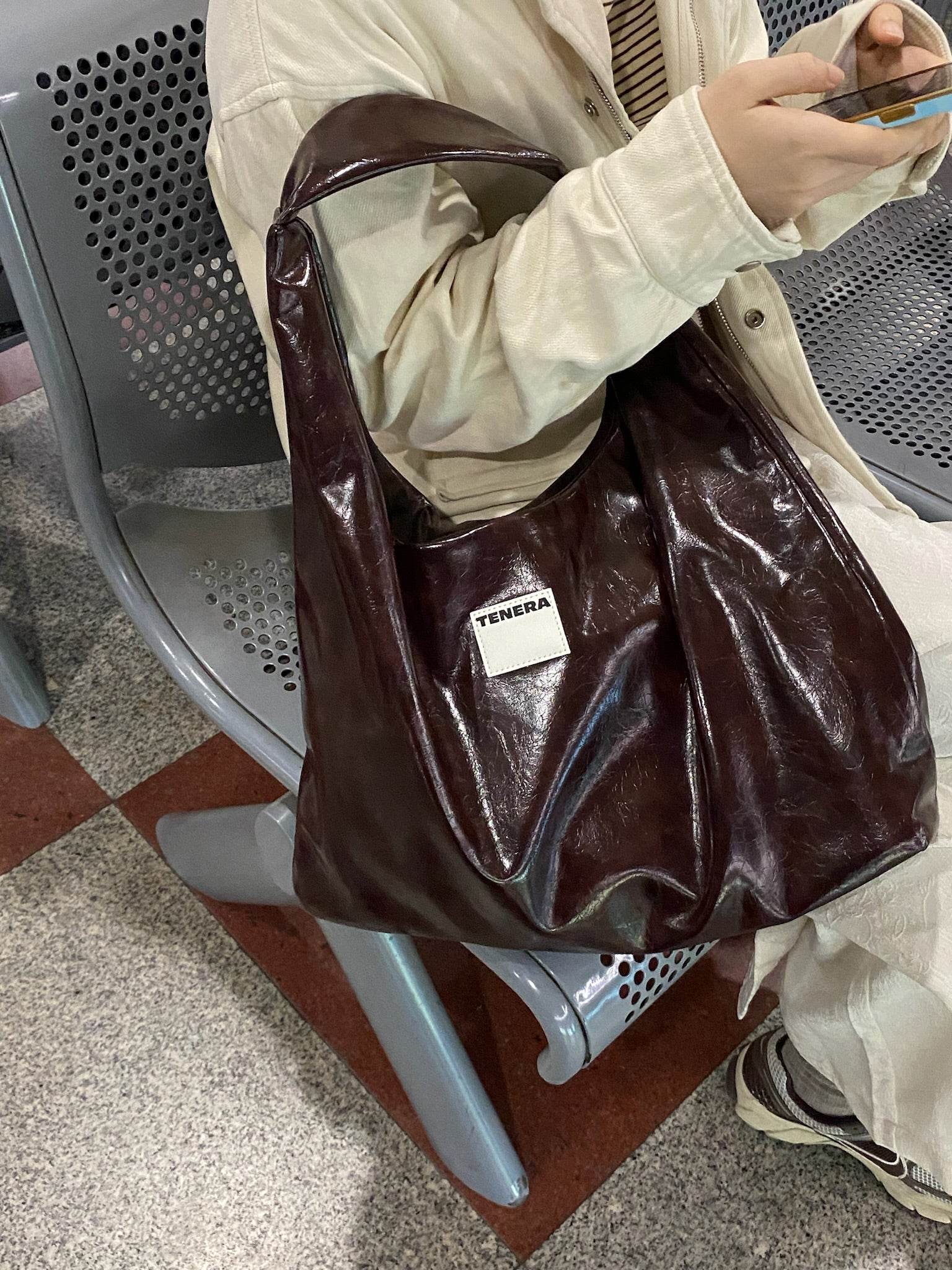 (oleaginous brown)Large Hobo Shoulder Bag-TENERA Velvet Collection - TENERA