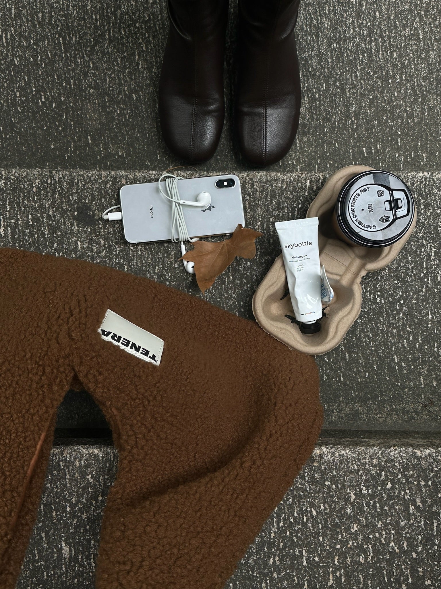 (チョコレートブラウン)ホーボーショルダーバッグ-TENERA フェイクファーコレクション