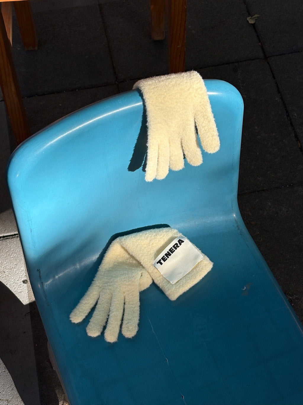 (クリーミーイエロー)フェイクファーグローブ-TENERAアクセサリーコレクション